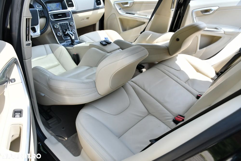 Volvo V60 D6 Plug-In-Hybrid AWD Geartronic Summum - 32