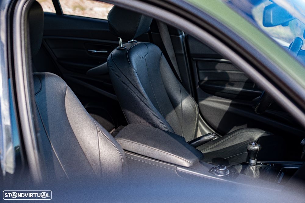 BMW 328 i Pack M - 24