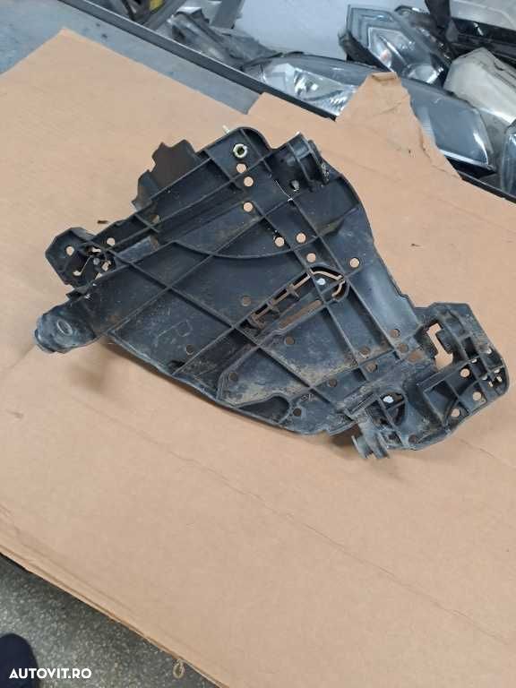 Suport far dreapta VW Touareg 7L an 2007-2012 - 3