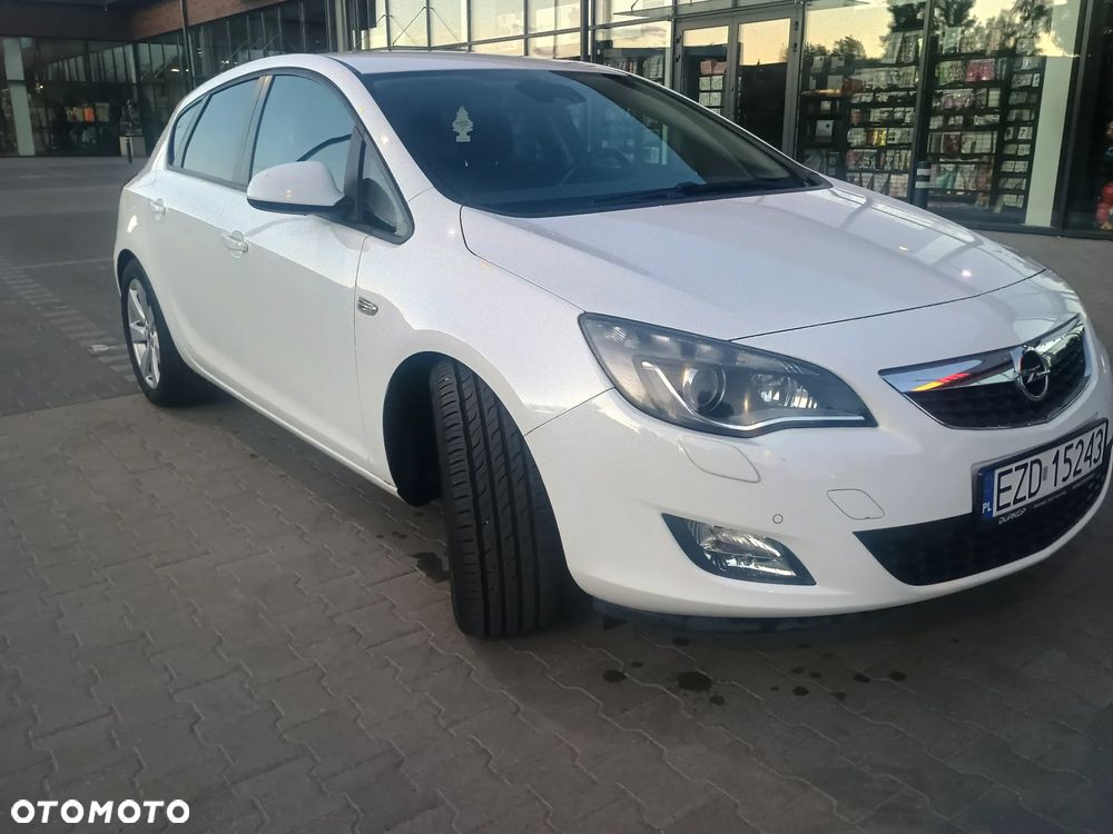 Opel Astra 1.6 Turbo White Edition - 3