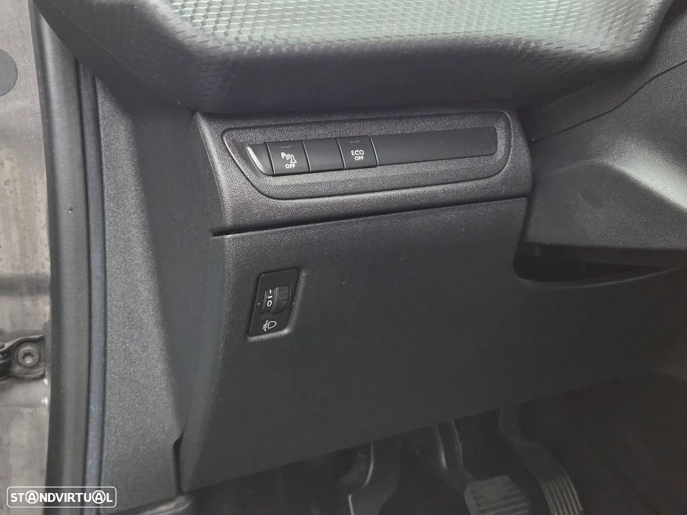 Peugeot 2008 1.2 PureTech Signature - 23