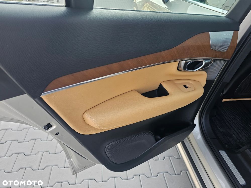 Volvo XC 90 T8 AWD Plug-In Hybrid Momentum 7os - 18