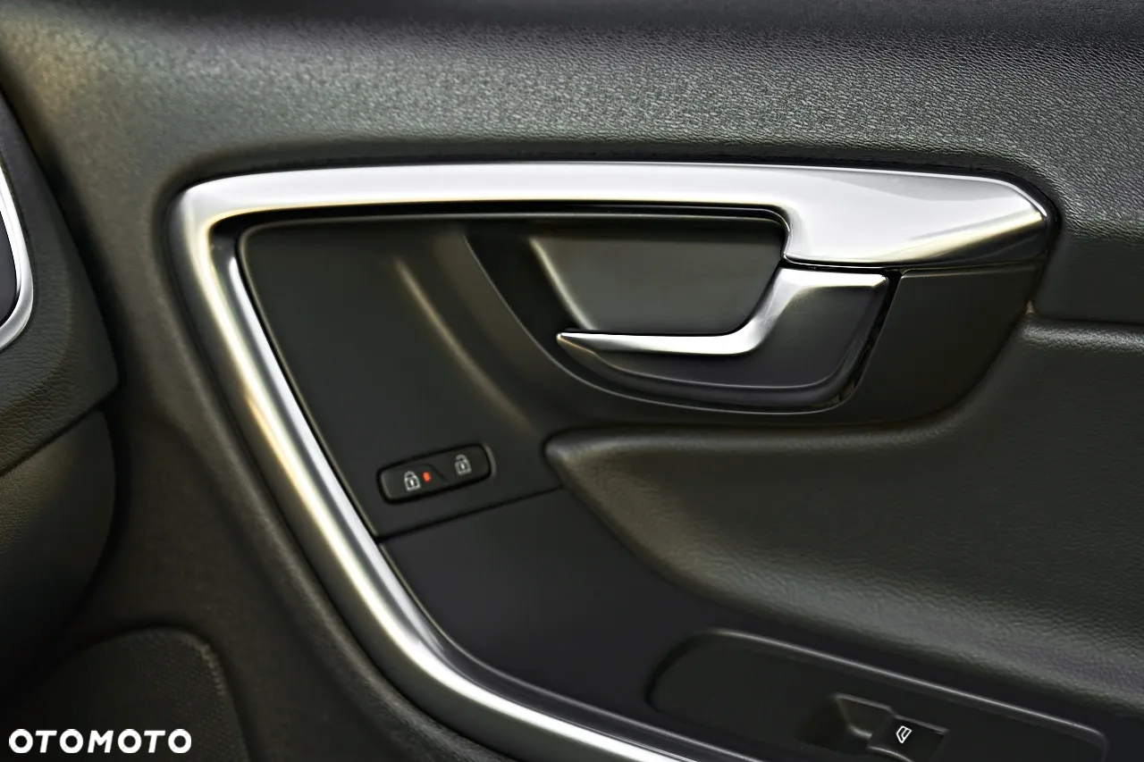 Volvo V60 Cross Country D3 Geartronic Momentum - 30