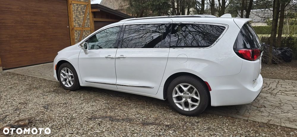 Chrysler Pacifica - 15