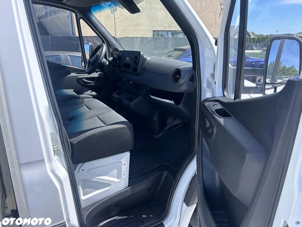 Mercedes-Benz Sprinter - 9