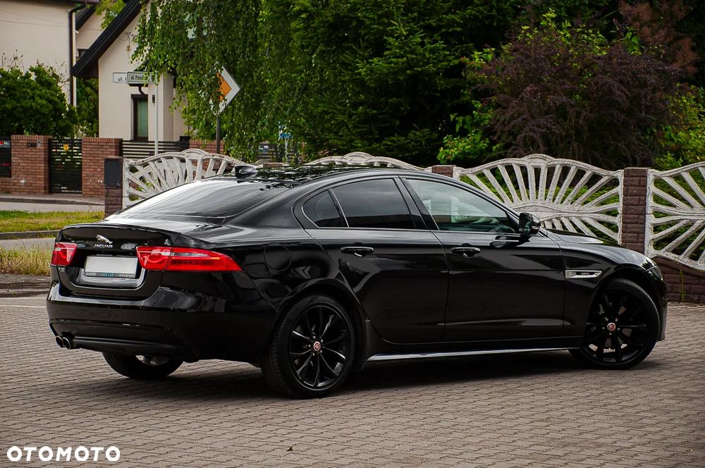Jaguar XE - 40