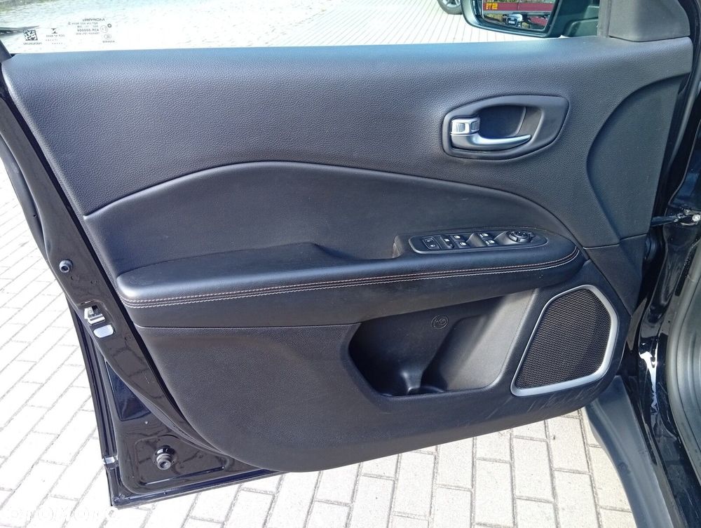 Jeep Compass - 12