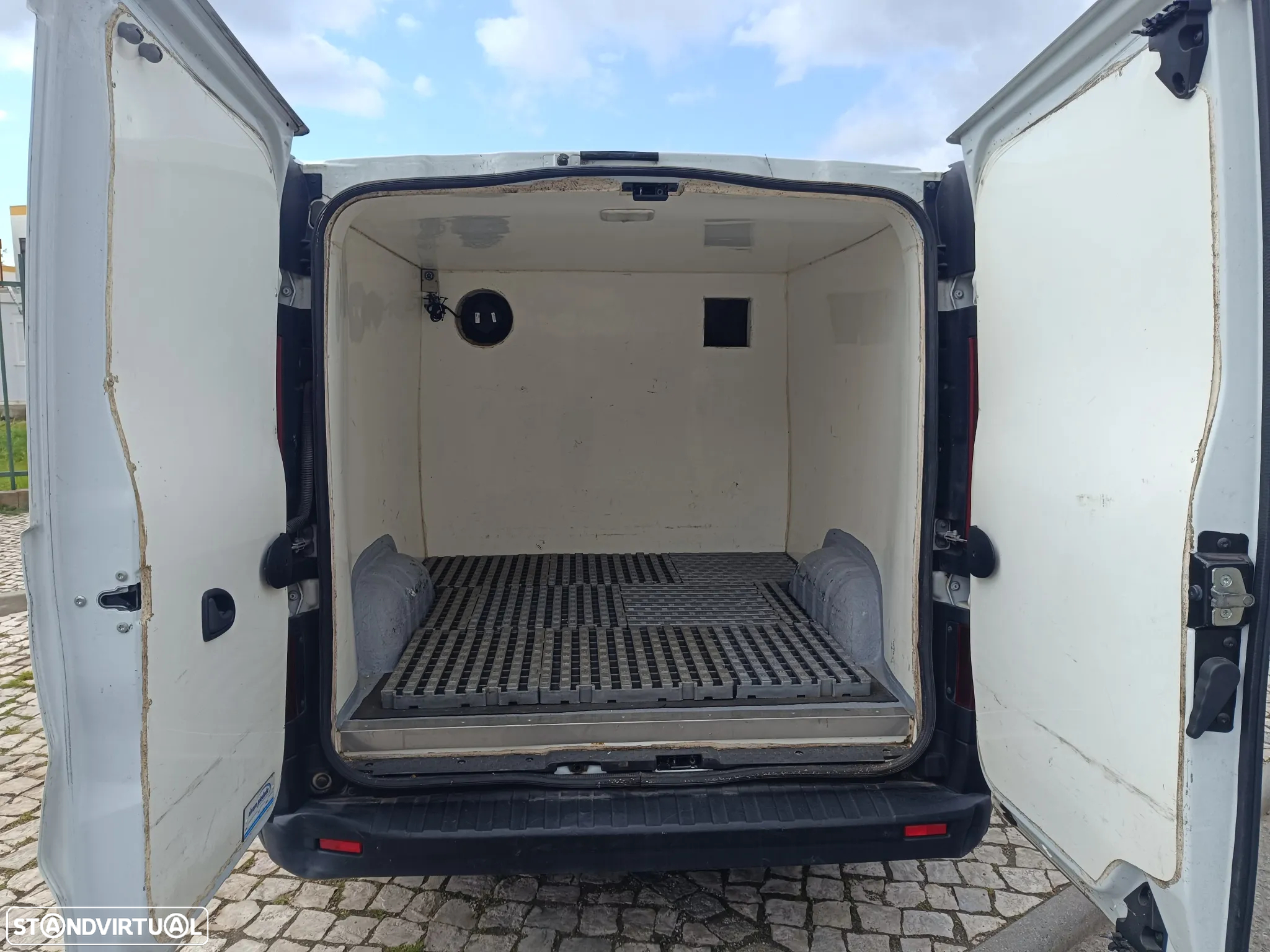 Renault Trafic - 10