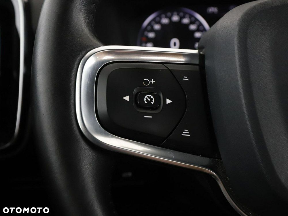 Volvo XC 40 D4 AWD Momentum Pro - 33