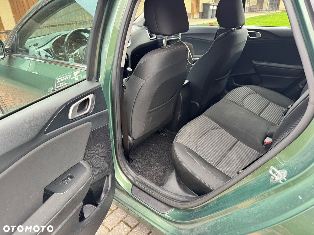 Kia Ceed - 16