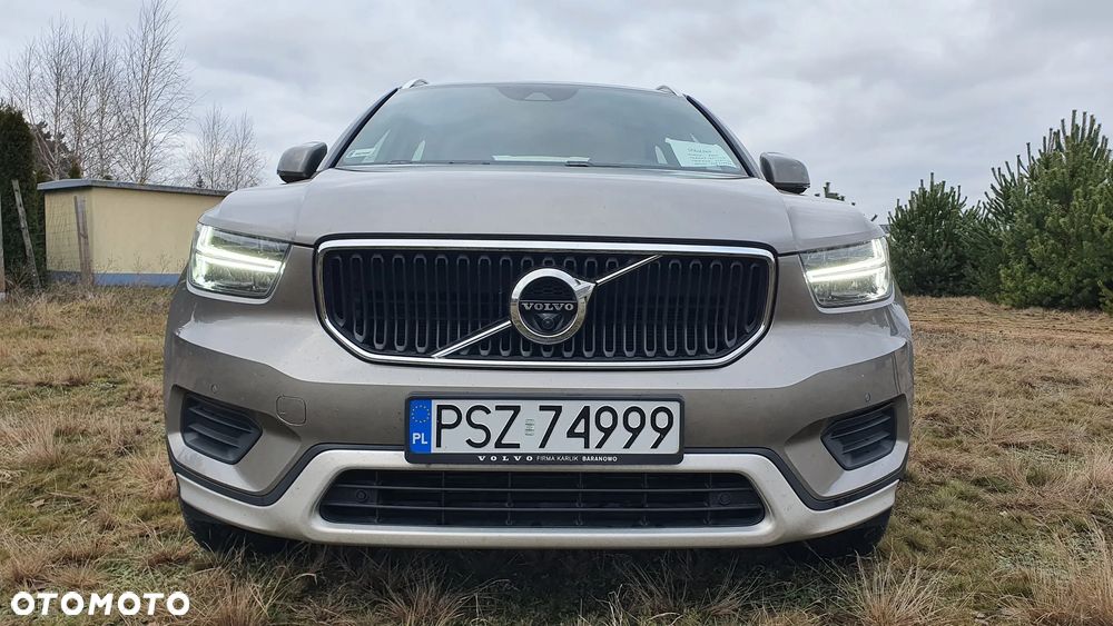Volvo XC 40 T3 Momentum Pro - 2