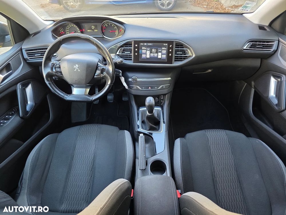 Peugeot 308 1.2 L PureTech Turbo Allure - 4