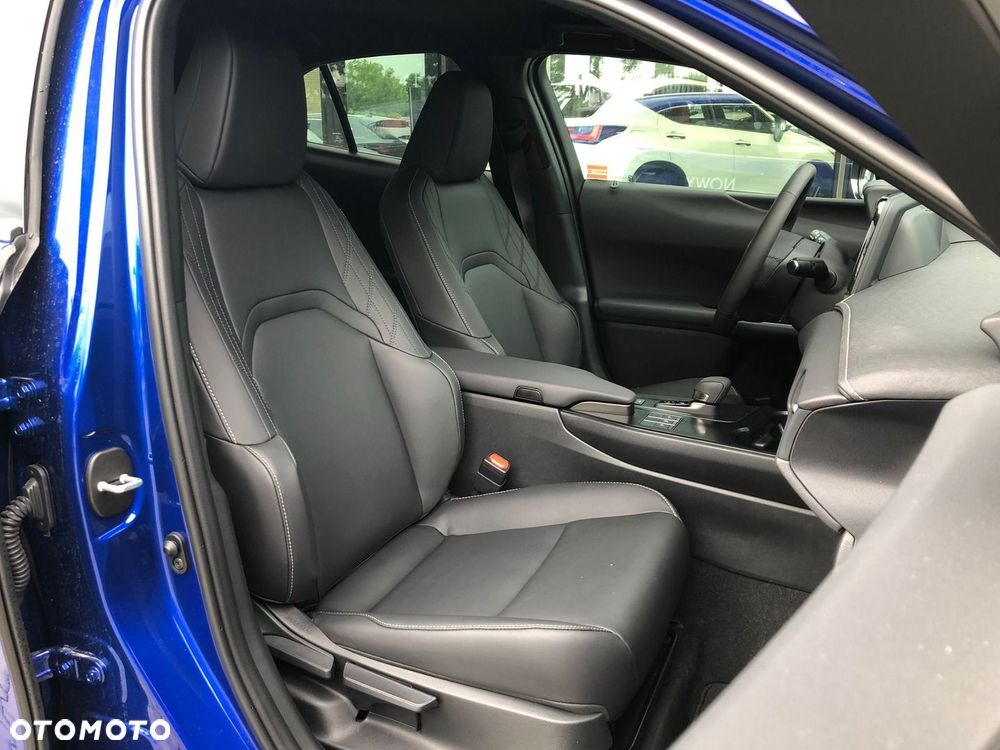 Lexus UX 300h F Sport Design - 25