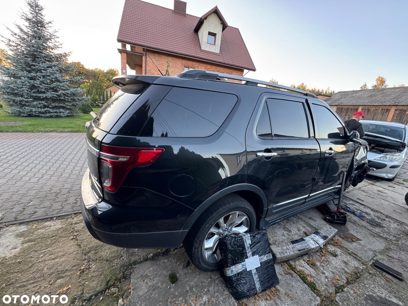 Ford Explorer - 17