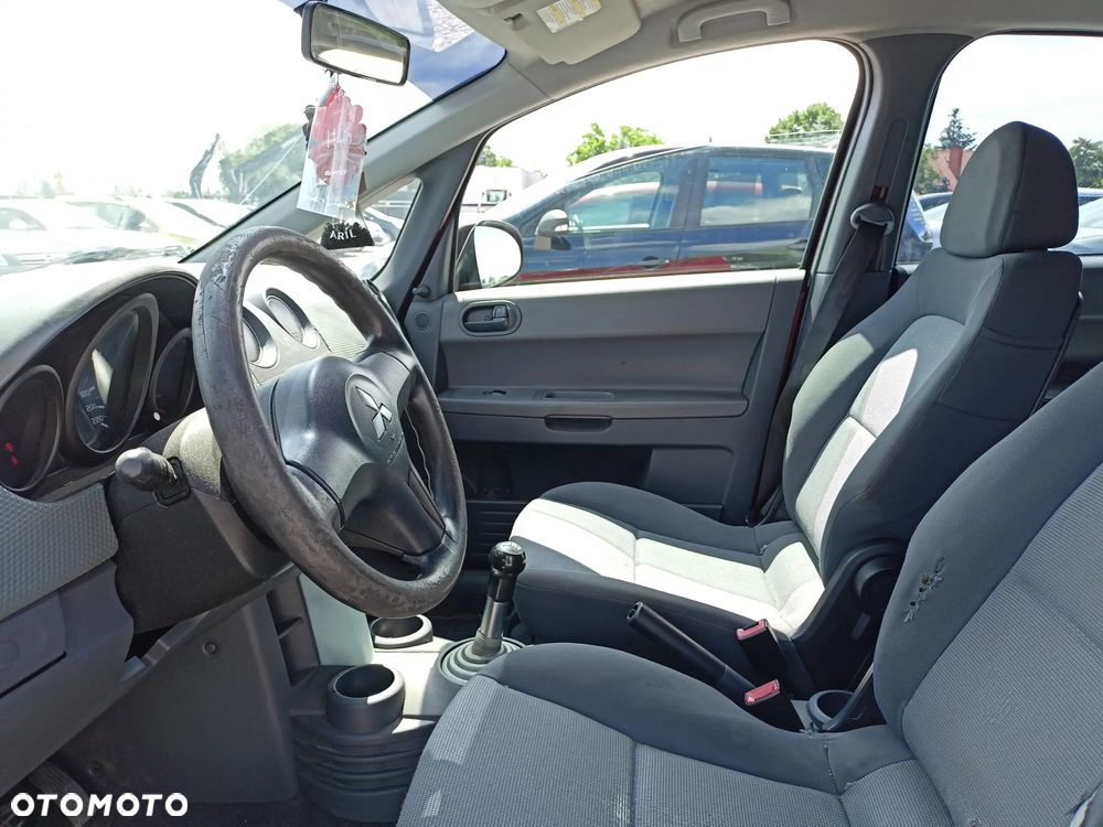 Mitsubishi Colt - 8