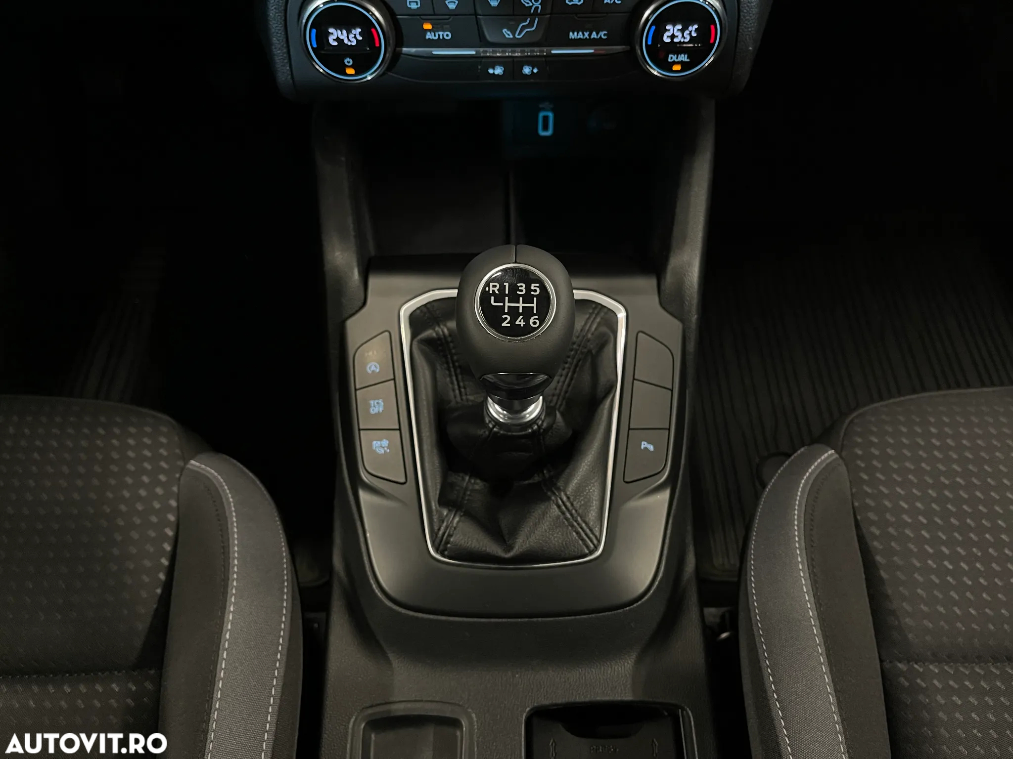 Ford Focus 1.5 EcoBlue Titanium X - 29