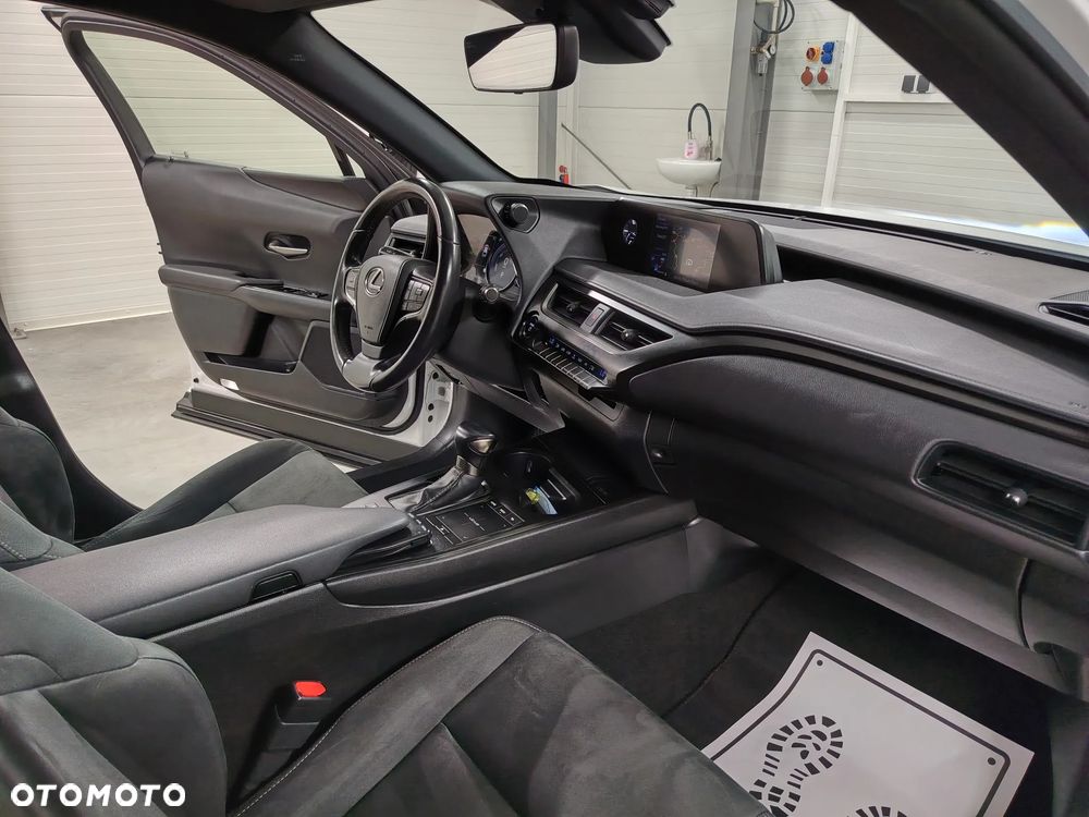 Lexus UX 250h Elegance 2WD - 27