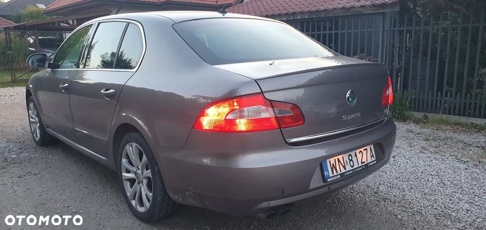 Skoda Superb 2010 photo 4