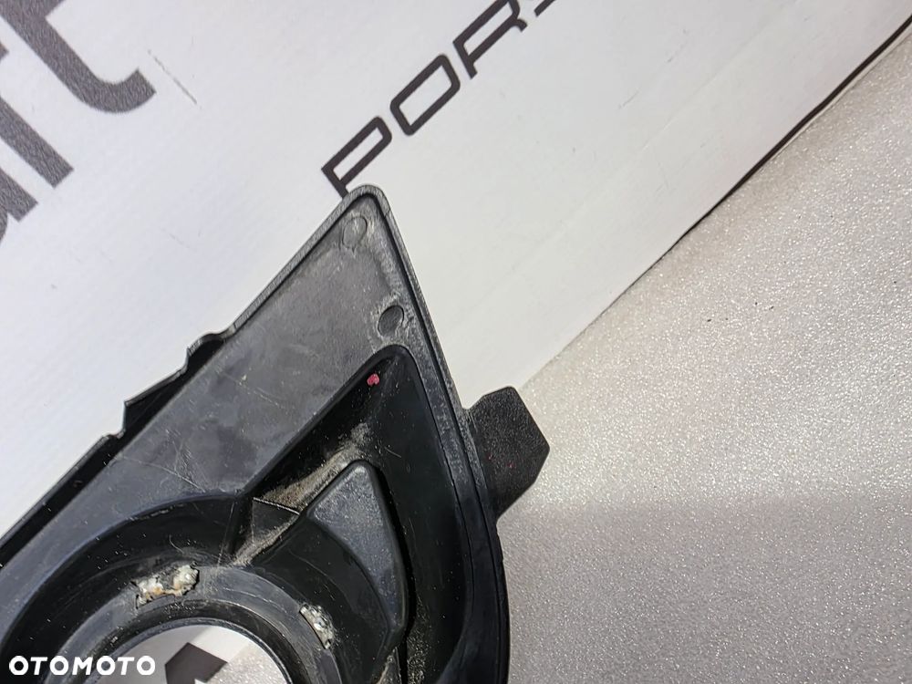 AUDI A1 8X0 10- LEWA KRATKA BOCZNA ZDERZAKA PRZEDNIEGO PRZÓD NR 8X0807681A NR AUKCJI KB81 - 9