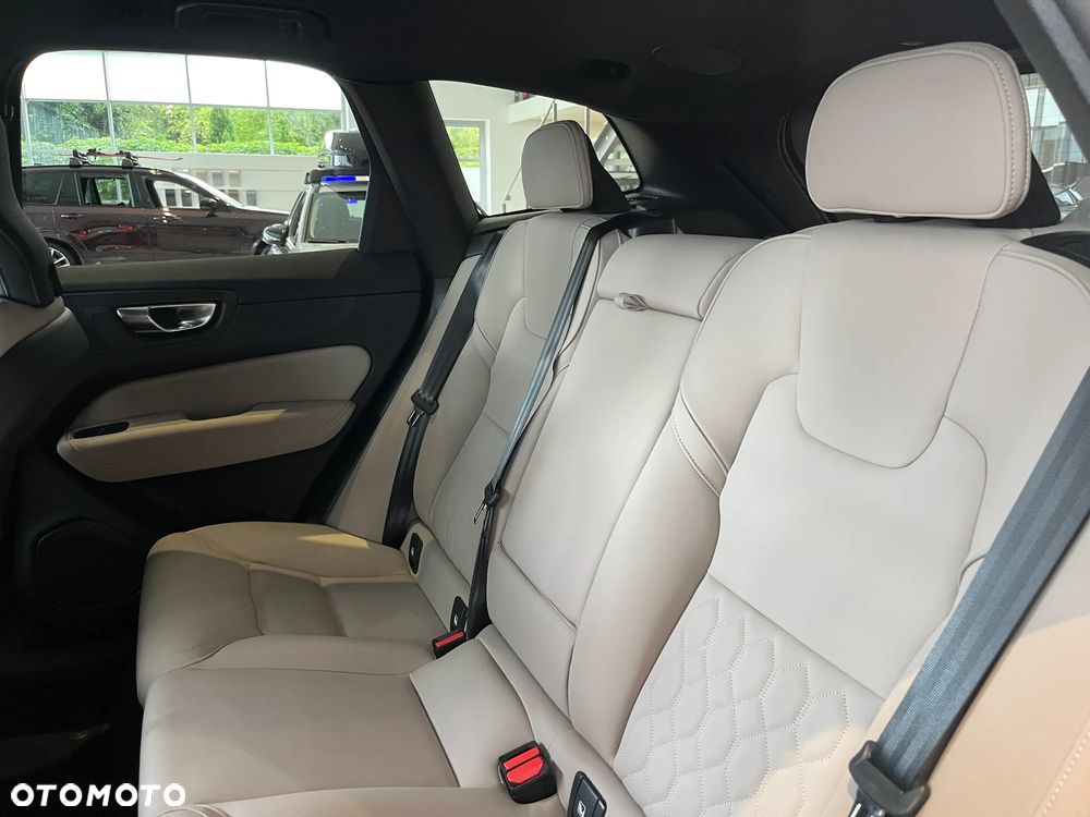 Volvo XC 60 B5 B AWD Plus Bright - 13