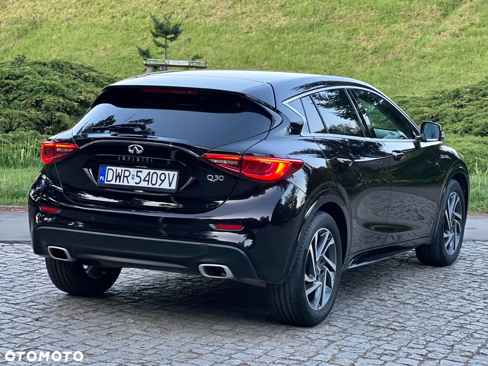 Infiniti Q30 1.6t Premium 7DCT - 17
