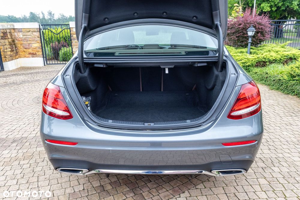 Mercedes-Benz Klasa E 220 d 4-Matic Business Edition 9G-TRONIC - 17