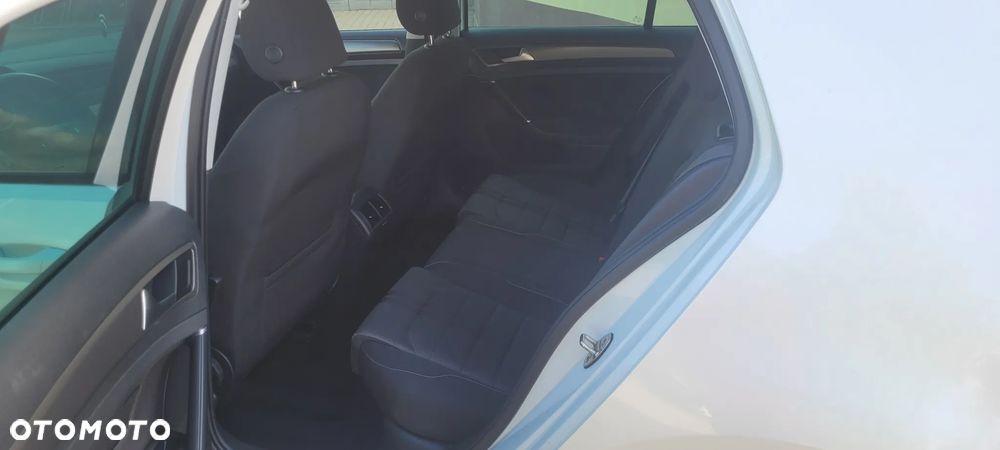 Volkswagen Golf - 10
