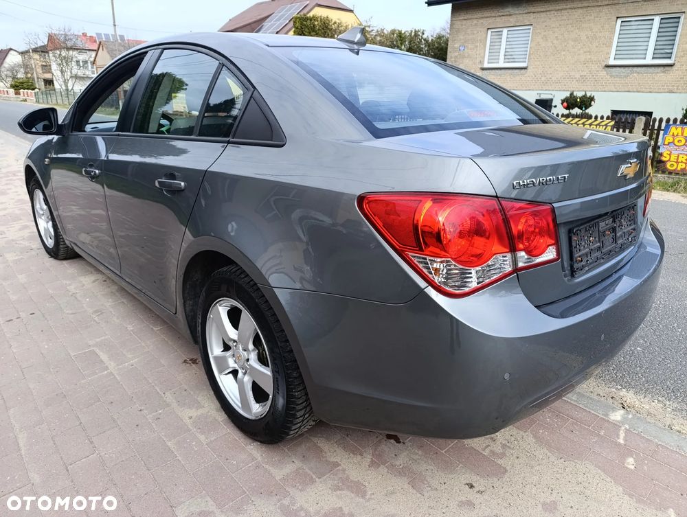 Chevrolet Cruze 1.6 LS - 12