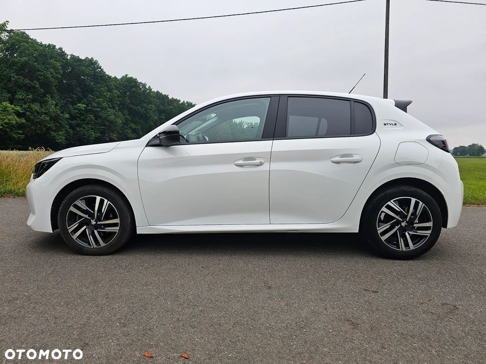 Peugeot 208 - 8