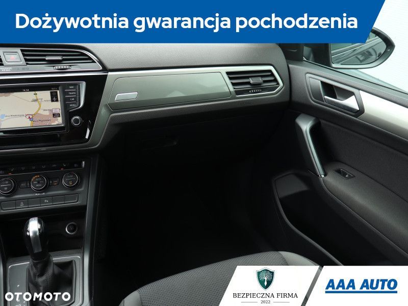 Volkswagen Touran - 10