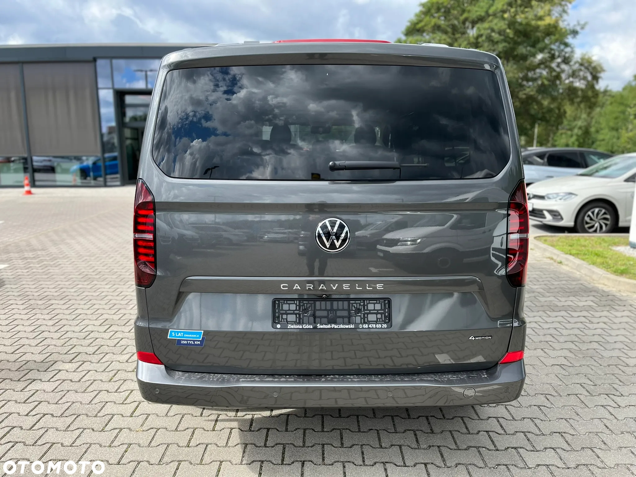 Volkswagen Caravelle - 6