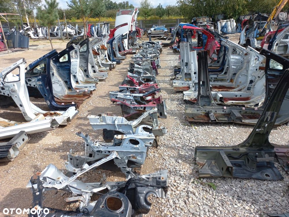 Toyota Yaris III 1,3 1,33 Katalizator kolektor wydechowy Verso - S - 13