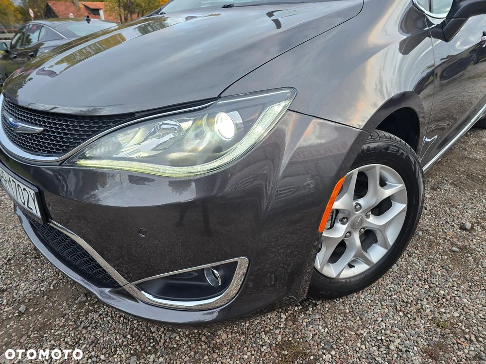 Chrysler Pacifica - 3