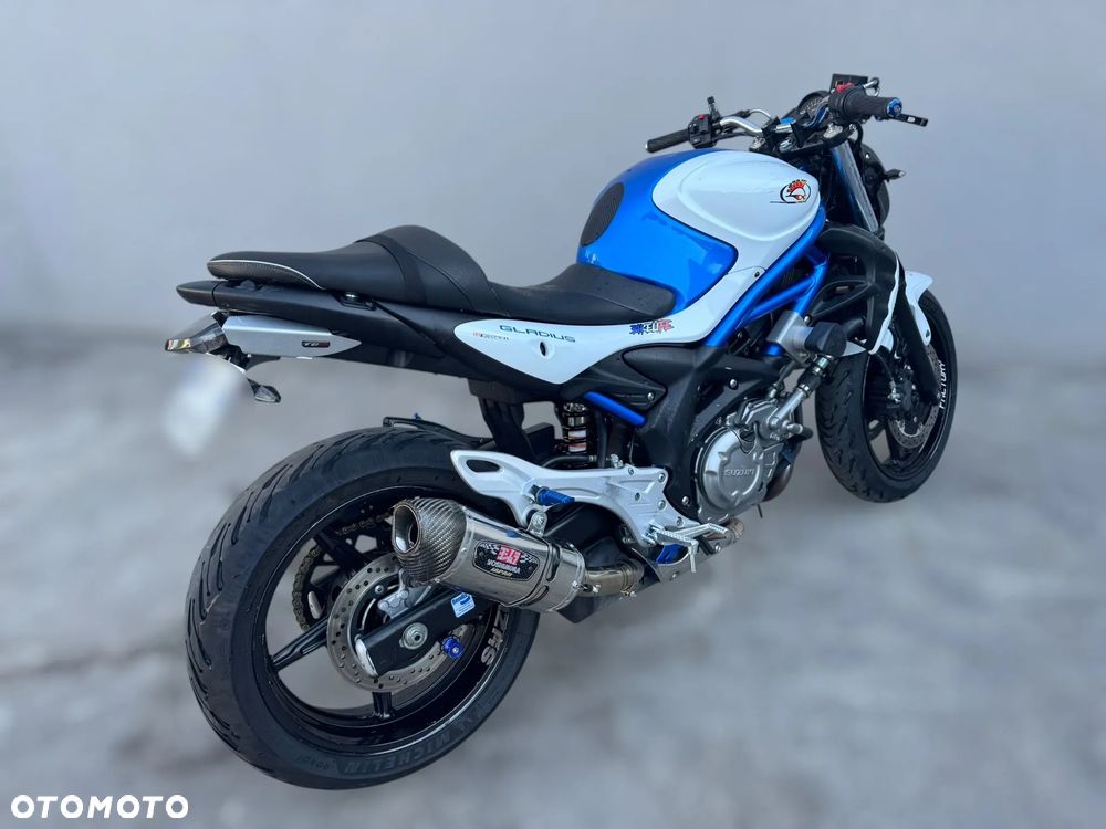 Suzuki Gladius - 3