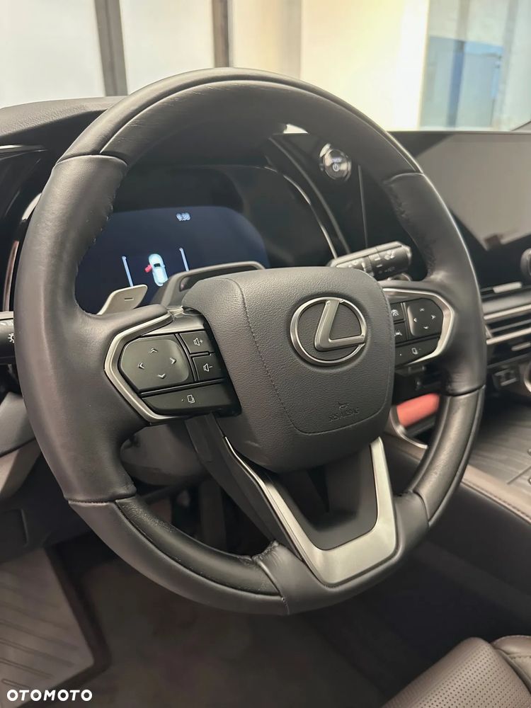 Lexus RX 450h+ Omotenashi - 17