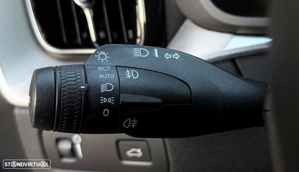 Volvo XC 60 2.0 D4 R-Design Geartronic - 48