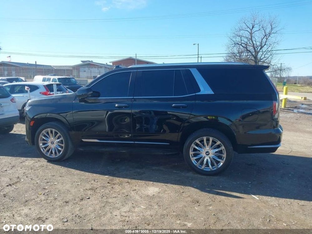 Cadillac Escalade - 2