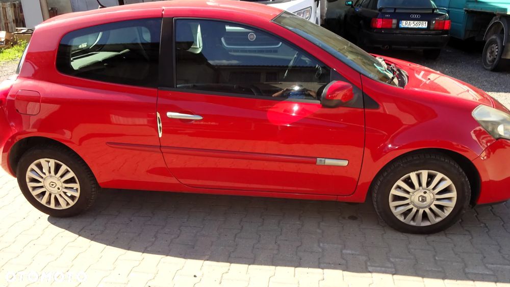 Renault Clio - 11