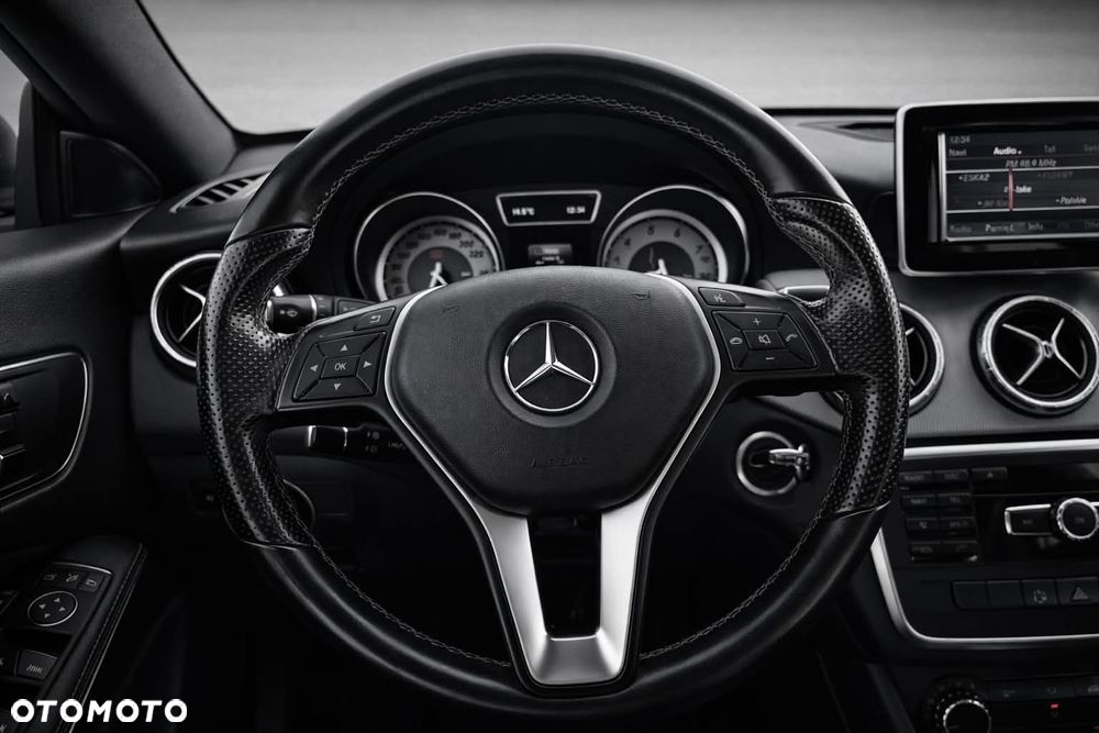 Mercedes-Benz CLA 180 7G-DCT - 14
