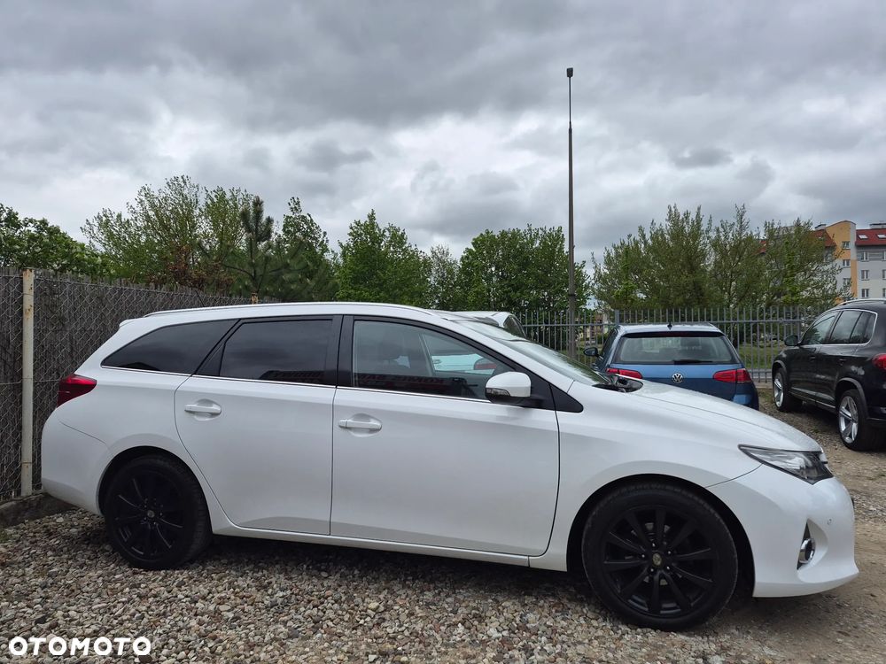 Toyota Auris 1.4 D-4D Premium - 6