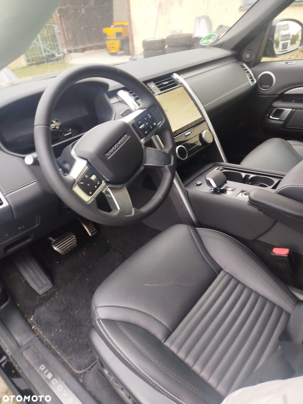 Land Rover Discovery D250 R-Dynamic SE - 21