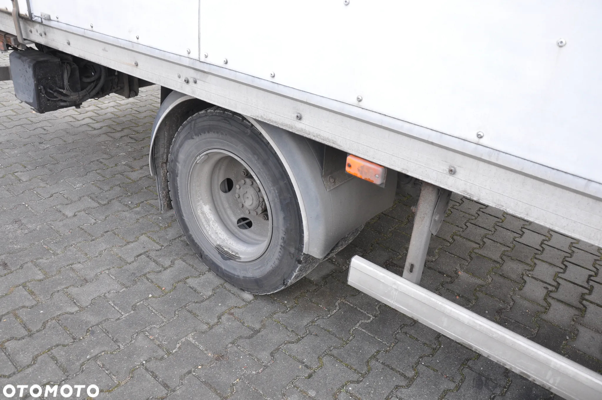 Renault MIDLUM 190 KONTENR Z WINDĄ - 16