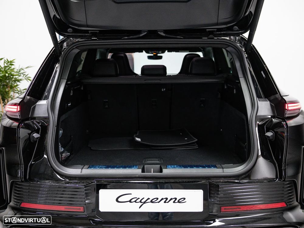 Porsche Cayenne Electric Turbo - 51