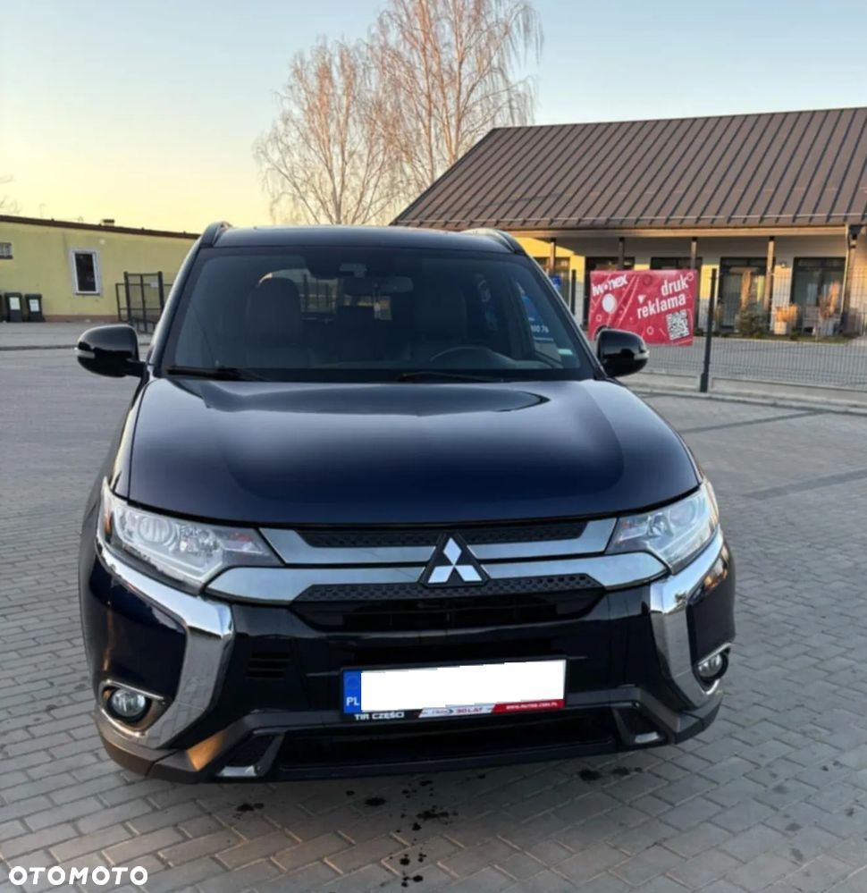 Mitsubishi Outlander - 1
