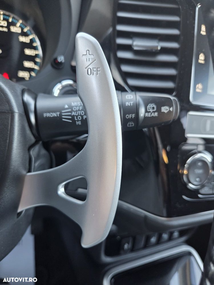 Mitsubishi Outlander - 27