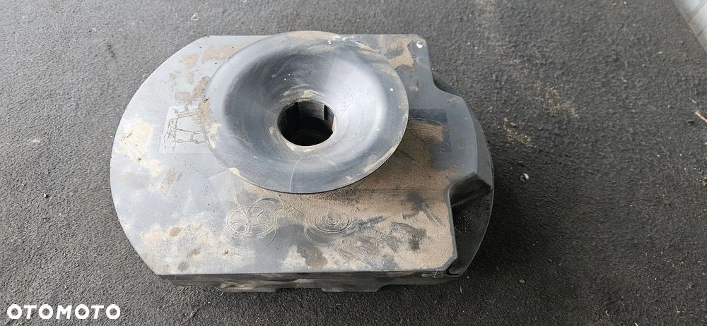 Mocowanie koła zapasowego wkład koła lewarek Peugeot 308 SW kombi - 1