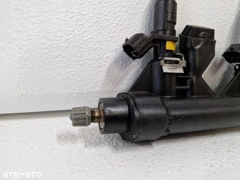 citroen c3 picasso 1.4 vti b listwa wtryskowa wtryskiwacze v7575645 7575645 - 4