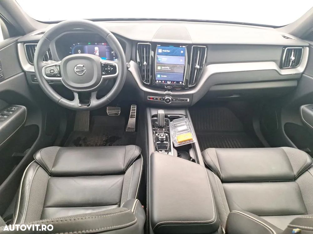 Volvo XC 60 B4 MHEV AT8 AWD R-Design - 3