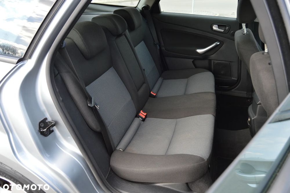 Ford Mondeo 2.0 TDCi Trend - 34