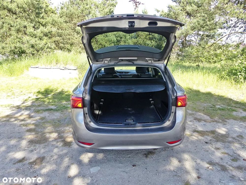 Toyota Avensis 2.0 D-4D Premium - 10